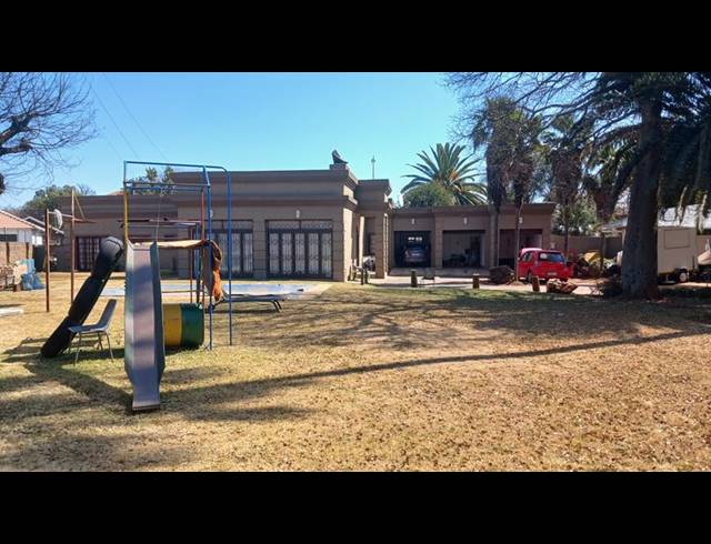 9 BEDROOM HOUSE FOR SALE IN CLAYVILLE